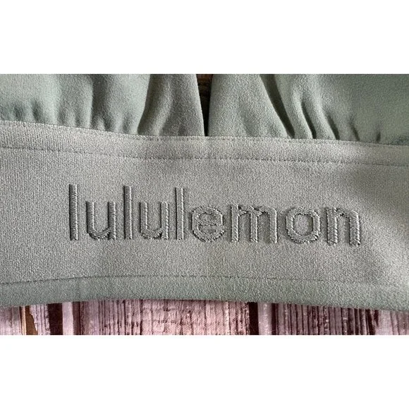 Lululemon License to Train Triangle Bra A/B logo sz 4 color green  GREU NWT $48 - Picture 2 of 9